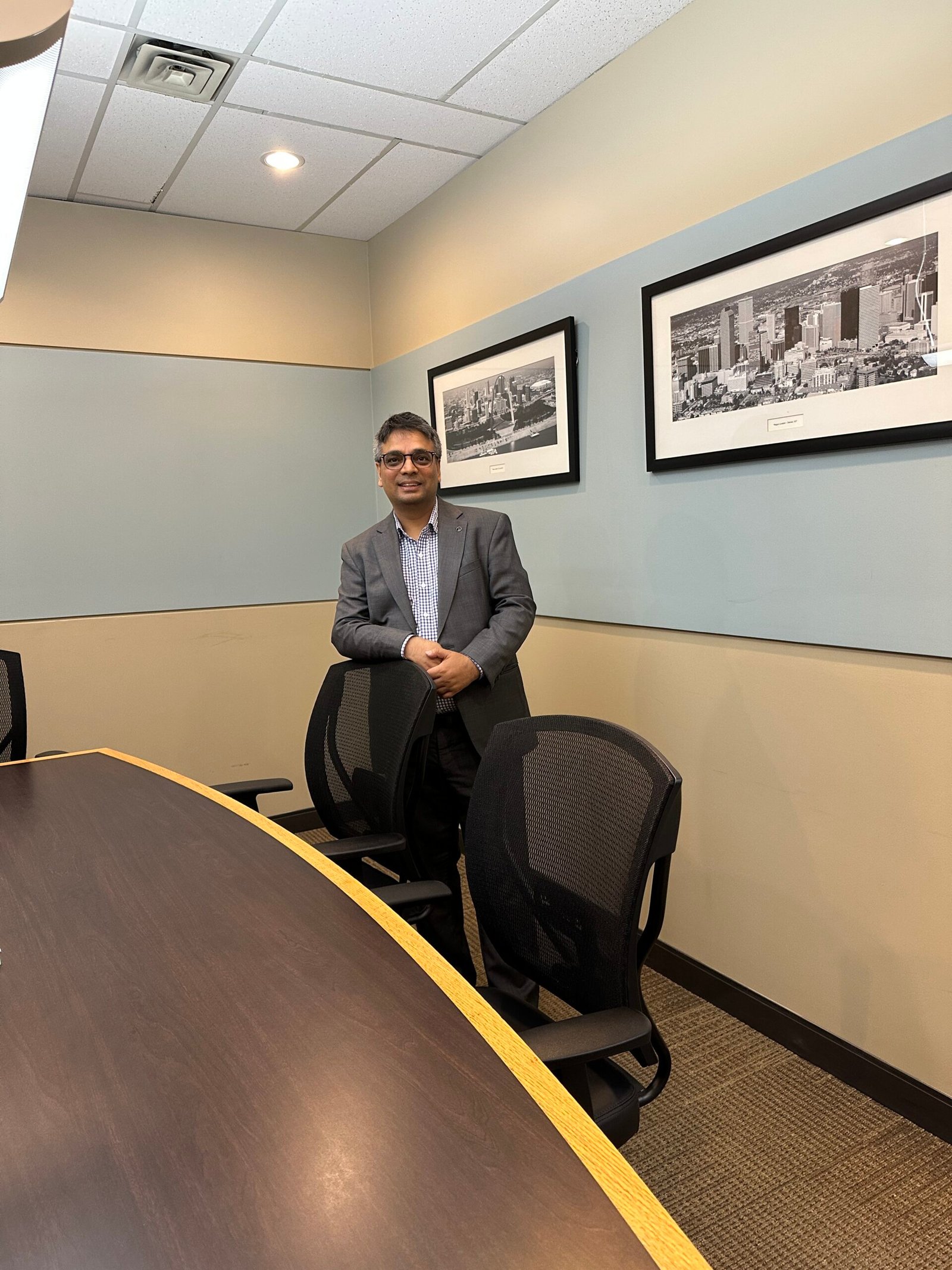 Licensed paralegal providing legal services in Toronto office